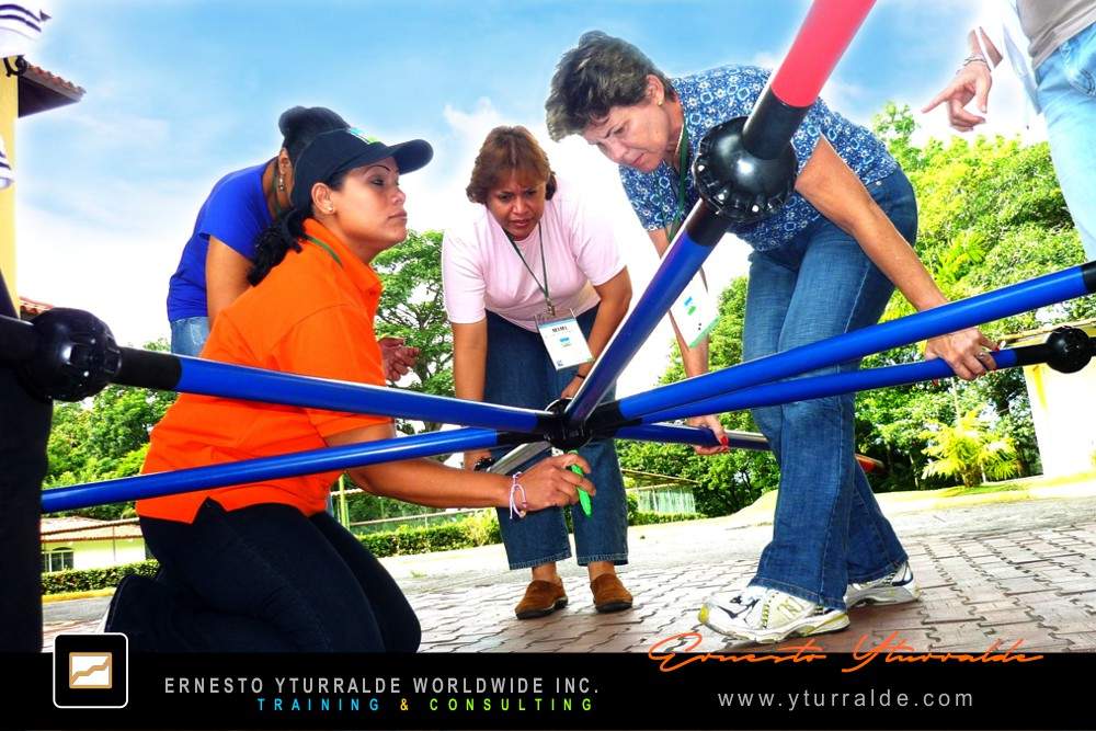Talleres de cuerdas en Quito para desarrollar confianza entre colaboradores